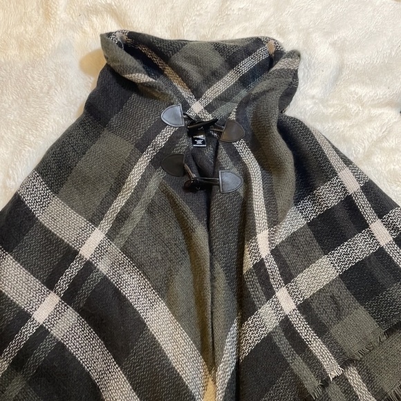 MixIt Grey and white poncho - Picture 2 of 5